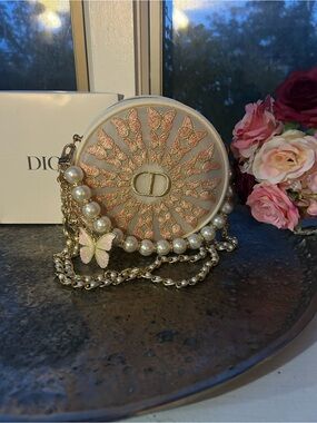 Dior 2026 Spring Limited Edition Butterfly Embroidery Cosmetic
Round Pouch-NIB